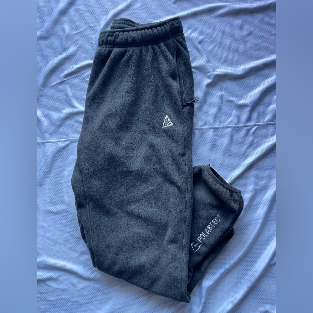New Men's Nike ACG Fleece pants size Large loose fit tags are cut off